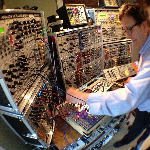 Designing sound surrounded by modular systems